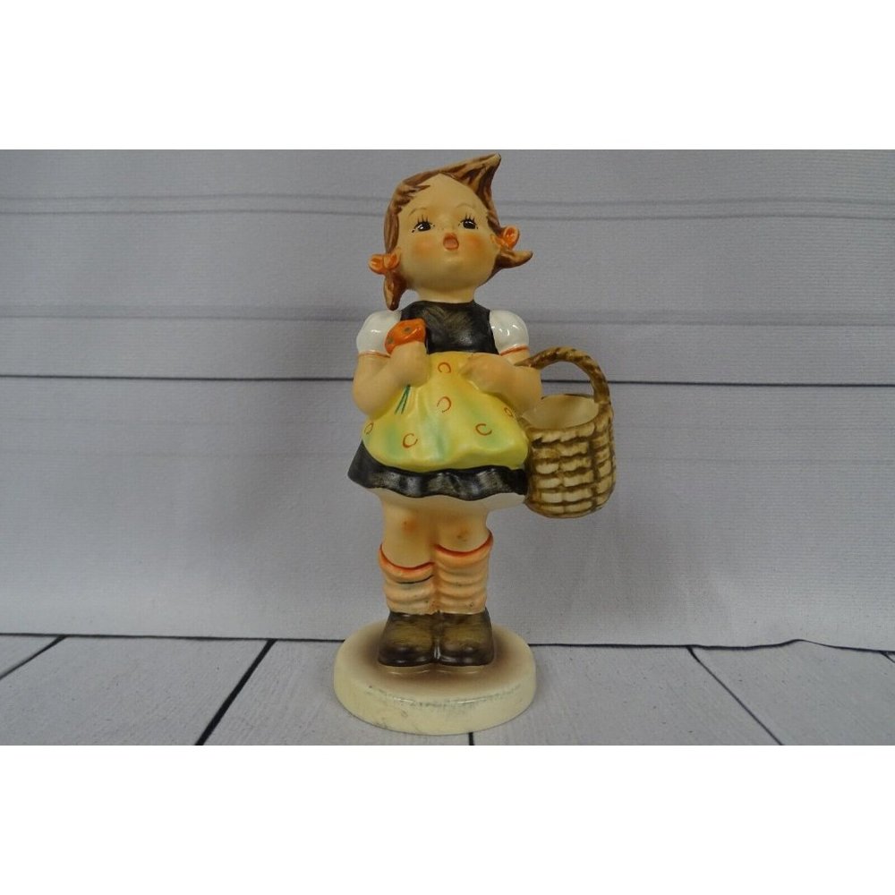 HUMMEL # 98 SISTER THE SHOPPER TMK6 98/0 FIGURINE 5.5" Tall Girl with basket